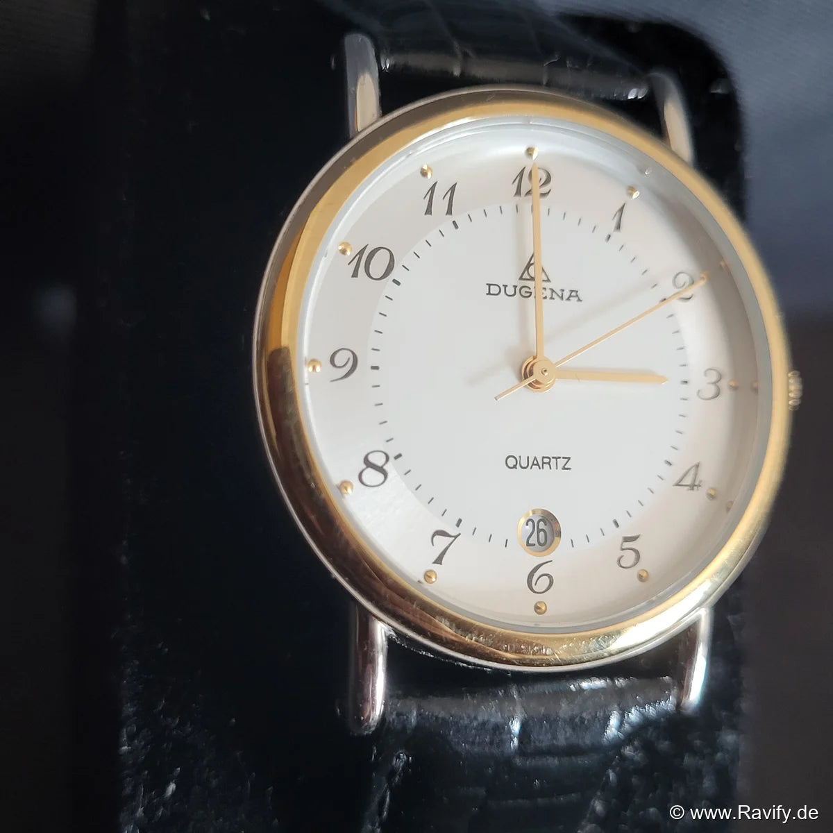 Klassische Vintage Dugena Quartz Armbanduhr für Damen und Herren mit hellem Zifferblatt, silberfarbenem Gehäuse und schwarzem Genuine-Leather-Armband.
