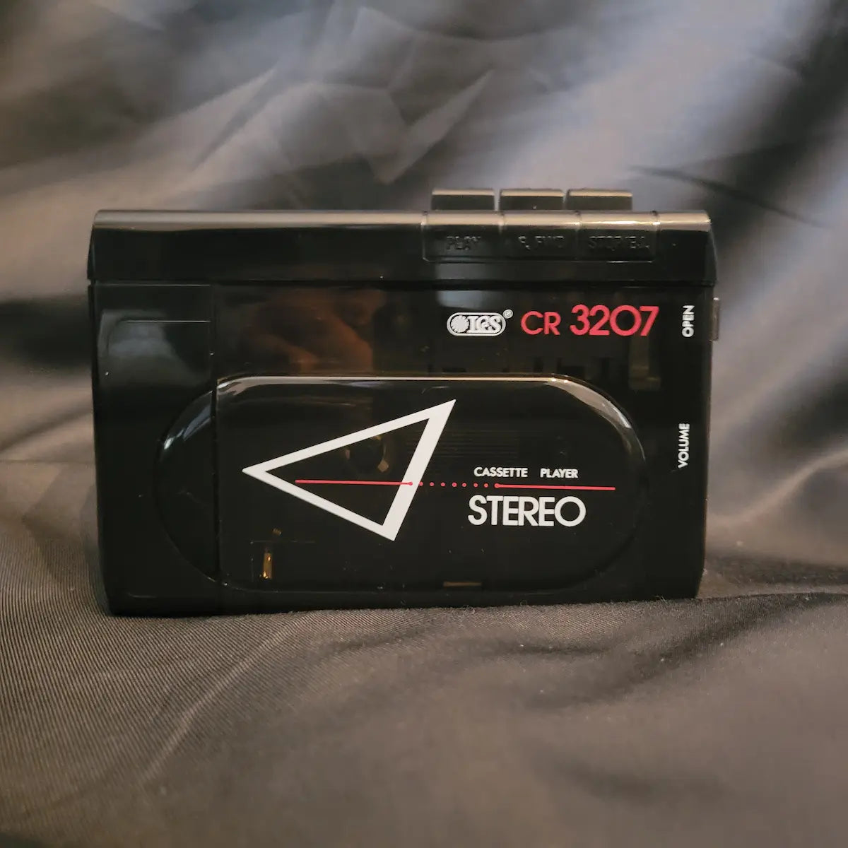 Vintage IGS CR 3207 Walkman Kassettenplayer in Schwarz mit Originalverpackung.