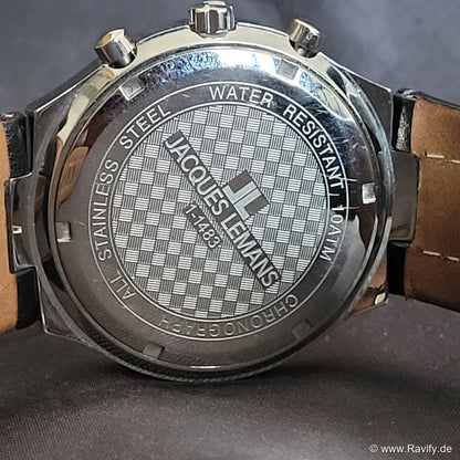 Jacques Lemans Chronograph 1-1483 für Herren mit mattierter Edelstahl-Lünette, weißem Zifferblatt und Lederarmband - Uhrwerk