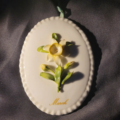 Elegante Vintage-Schale aus feinstem Coalport Bone China Porzellan mit wellenförmigem Rand und filigranem Dekor, hergestellt in England.