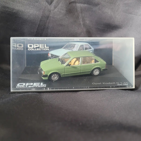 Grünes Modellauto des Opel Kadett D 1,6S (1979–1984) im Maßstab 1:43 aus der Opel Collection.