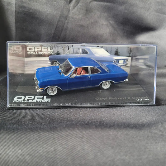 Blaues Modellauto des Opel Rekord B Coupé (1965–1966) im Maßstab 1:43 aus der Opel Collection.
