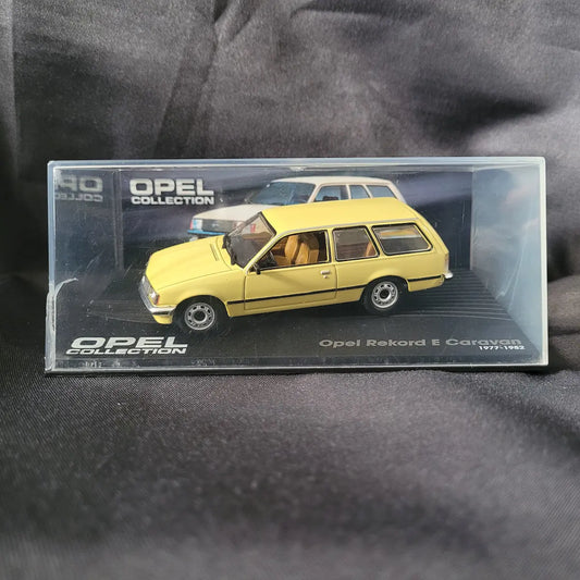 Gelbes Modellauto des Opel Rekord E Caravan (1977–1982) im Maßstab 1:43 aus der Opel Collection.