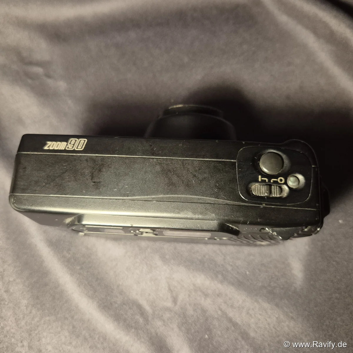 Pentax Zoom 90 analoge Kamera Oberseite mit Auslöser und Zoomhebel