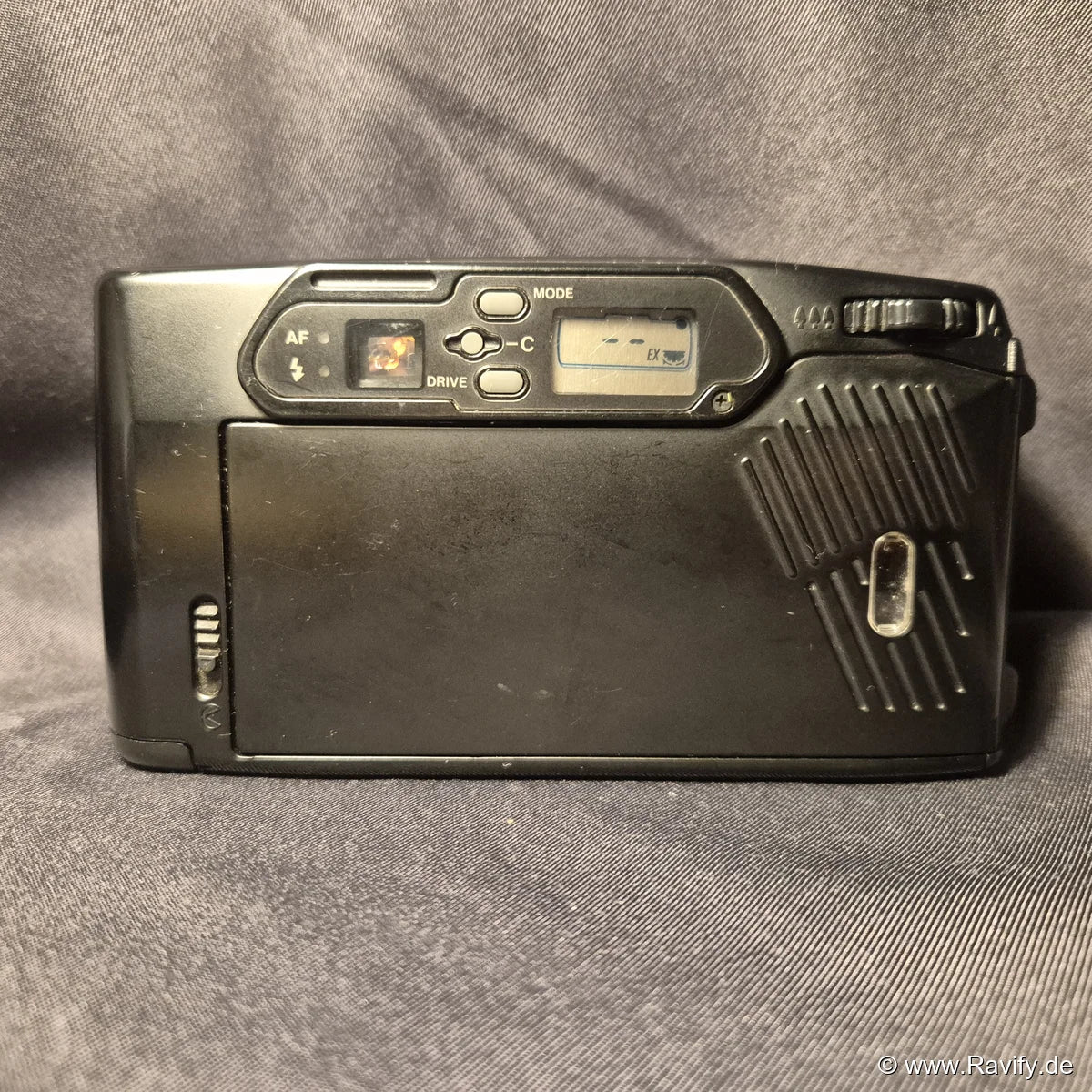 Pentax Zoom 90 analoge Kamera Rückseite mit Display, Sucher und Bedienelementen