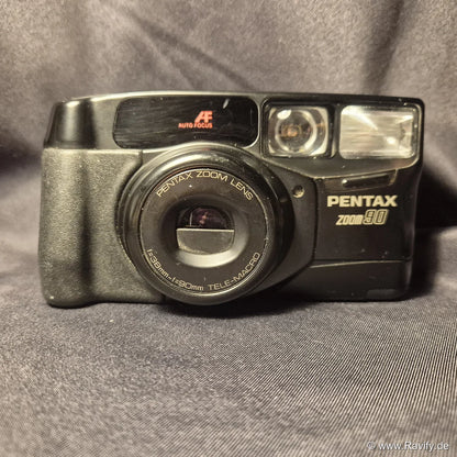 Pentax Zoom 90 analoge Kompaktkamera Frontansicht mit Pentax Zoom Lens 38mm-90mm