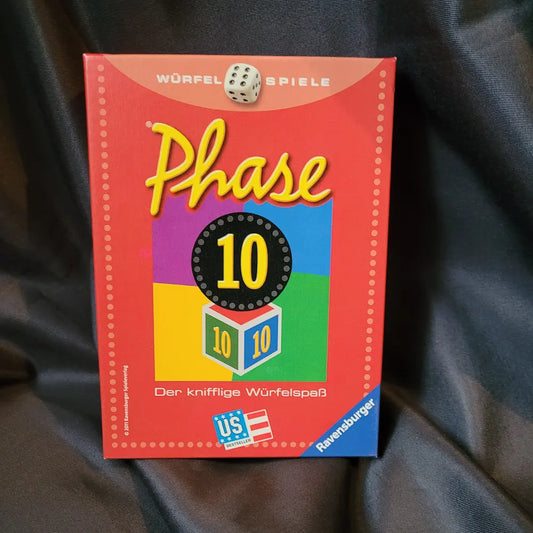 Das Gesellschaftsspiel Phase 10 als Würfelspiel von Ravensburger in der Originalverpackung inklusive Würfeln und Anleitung.