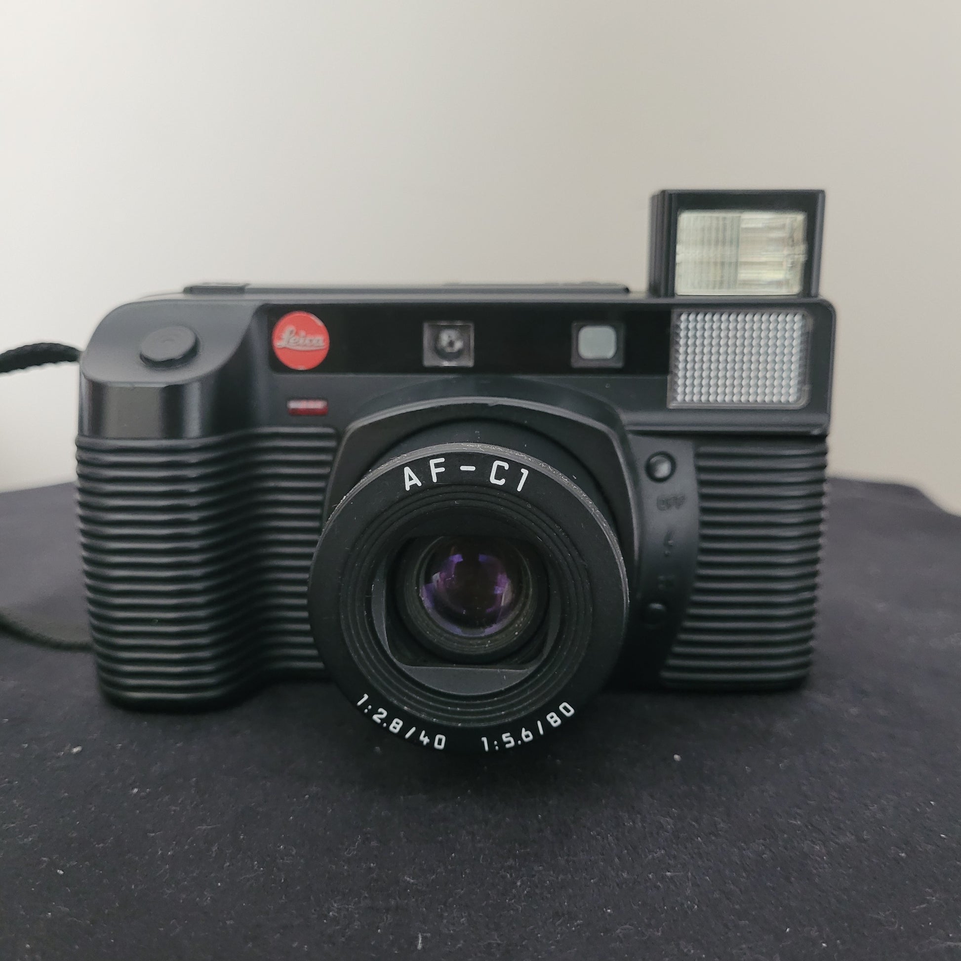 Produktpräsentationsvideo von Vintage Leica Analog Kamera AF-C1