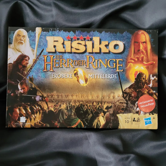 Vorderseite der Spielebox von Risiko – Der Herr der Ringe (verbesserte Neuauflage) mit Motiven aus der Filmtrilogie.
