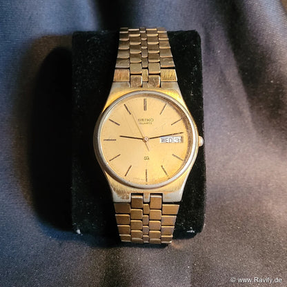 Klassische goldfarbene Seiko SQ Quartz Herrenuhr aus dem Jahr 1978 mit vergoldetem Gliederarmband und Tag-Datum-Anzeige.