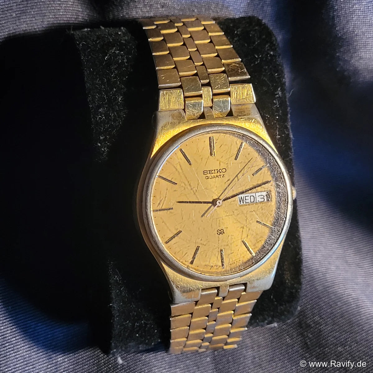 Klassische goldfarbene Seiko SQ Quartz Herrenuhr aus dem Jahr 1978 mit vergoldetem Gliederarmband und Tag-Datum-Anzeige.