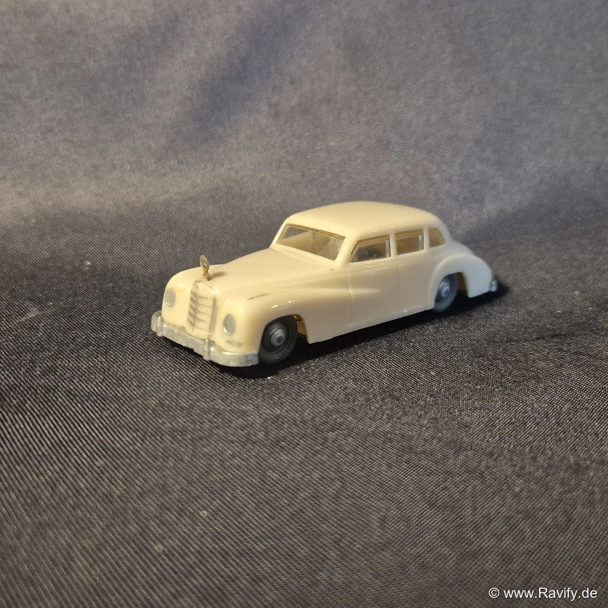 Siku V-Serie V1 Mercedes 300 Adenauer Limousine in Elfenbein mit Kühlerstern