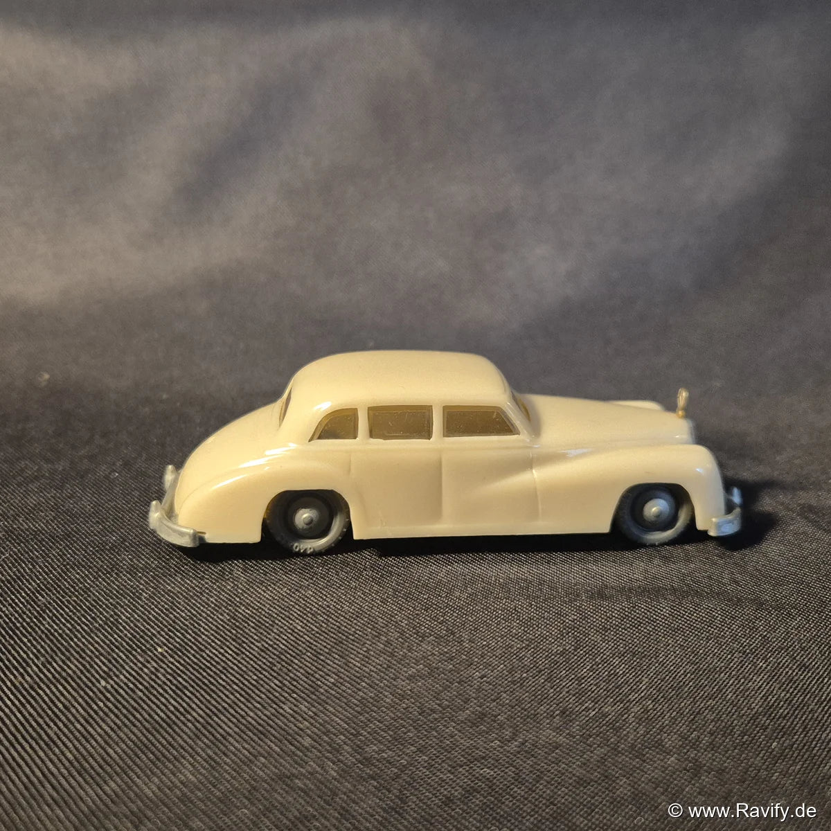 Siku V-Serie V1 Mercedes 300 Seitenansicht rechts