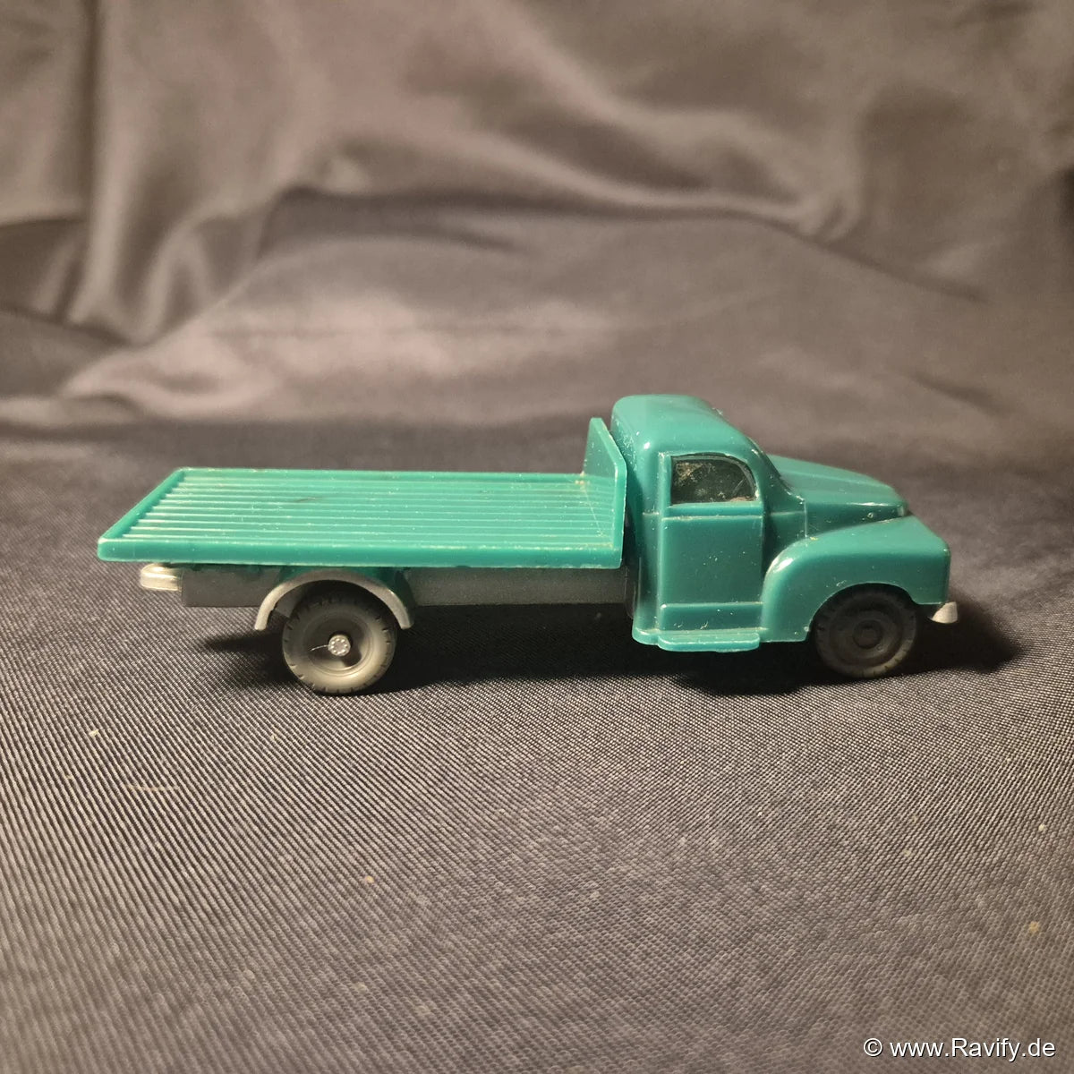 Siku V-Serie V106 Hanomag Geflügeltransporter Seitenansicht rechts