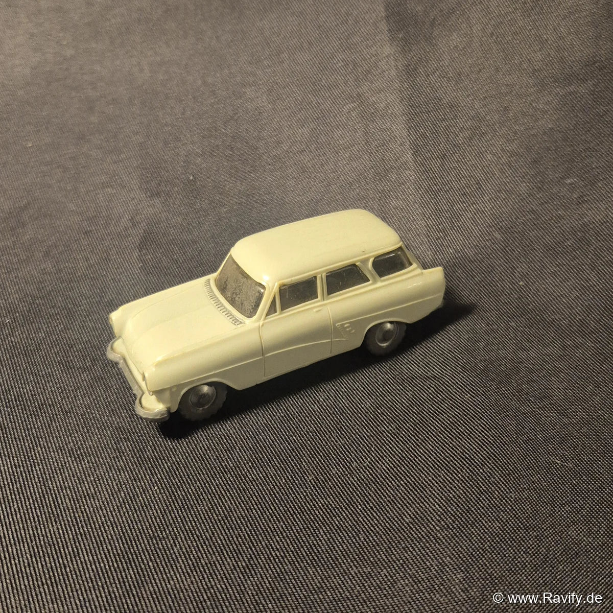 Siku V-Serie V144 Ford Taunus 17M Kombi im Maßstab 1:60