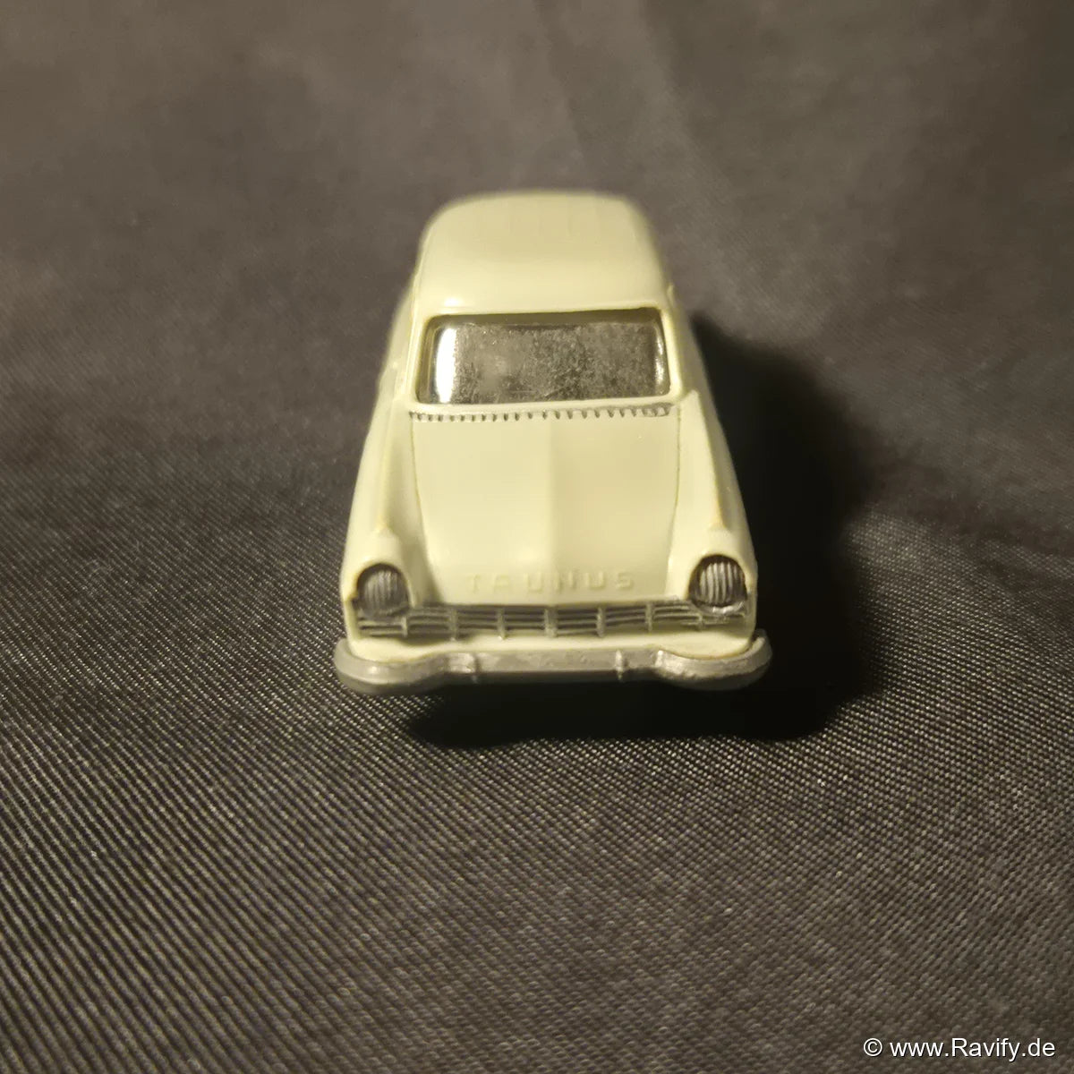 Siku V-Serie V144 Ford 17M Kombi Frontansicht mit Taunus-Schriftzug
