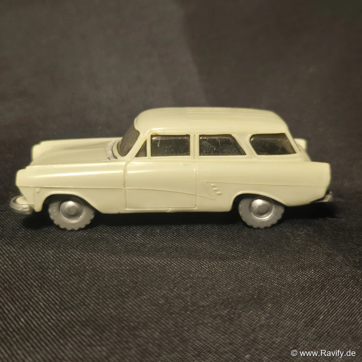 Siku V-Serie V144 Ford 17M Kombi Seitenansicht links
