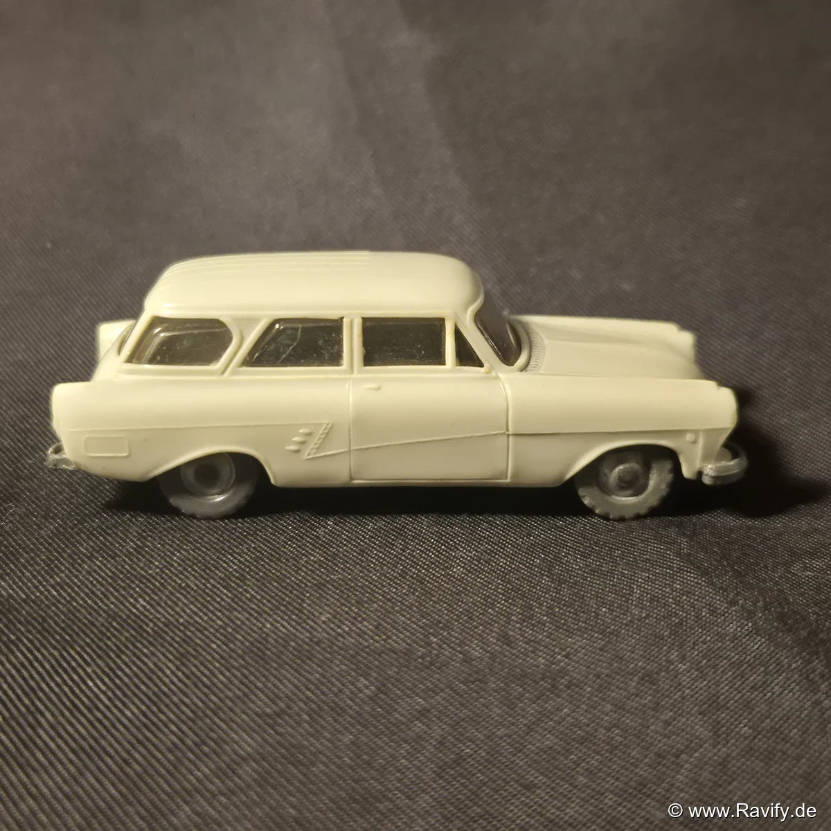 Siku V-Serie V144 Ford 17M Kombi Seitenansicht rechts