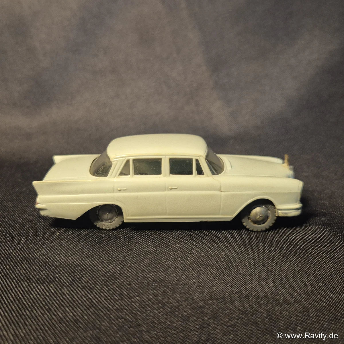 Siku V-Serie V145 Mercedes 220 S Seitenansicht rechts