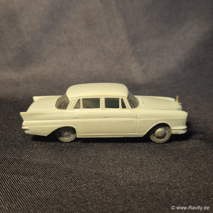 Siku V-Serie V145 Mercedes 220 S Seitenansicht rechts