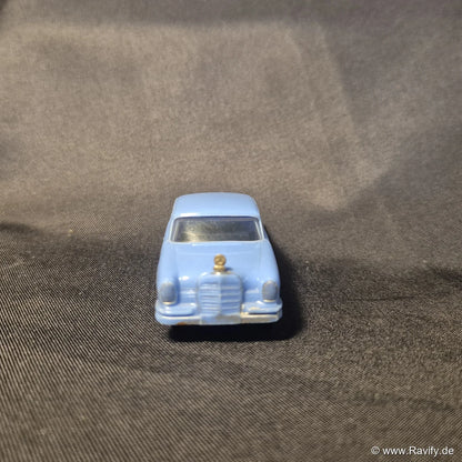 Siku V-Serie V146 Mercedes 220 S Frontansicht in Hellblau mit Kühlergrill und Scheinwerfern