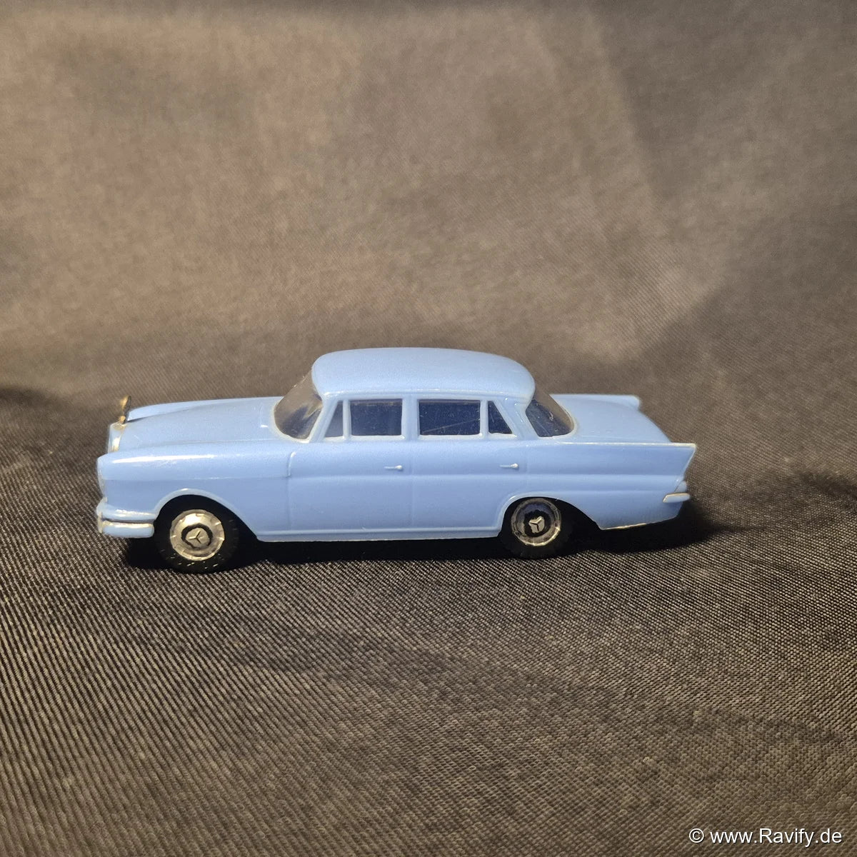Siku V-Serie V146 Mercedes 220 S Seitenansicht links