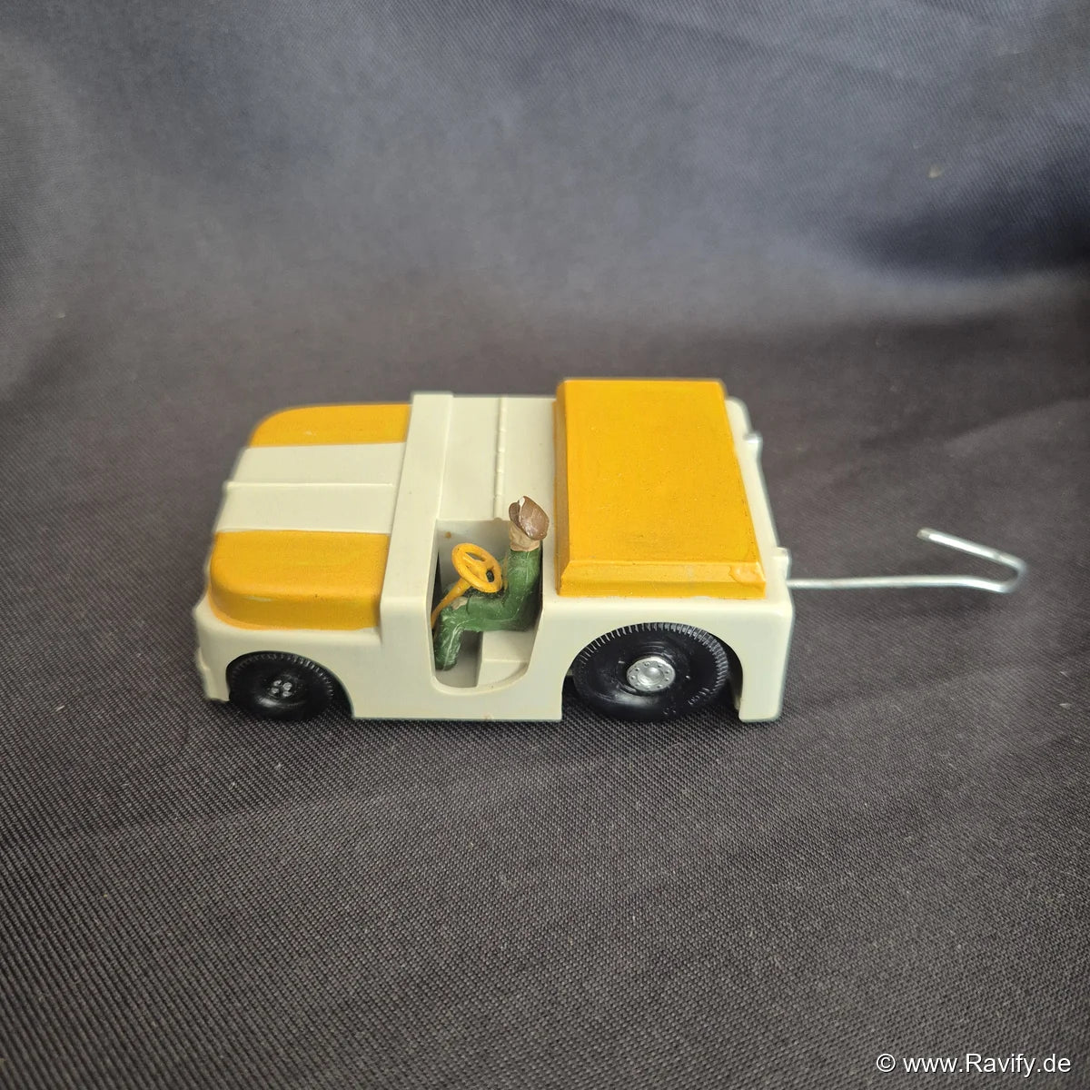 Siku V-Serie V162 Flugzeugschlepper Seitenansicht links