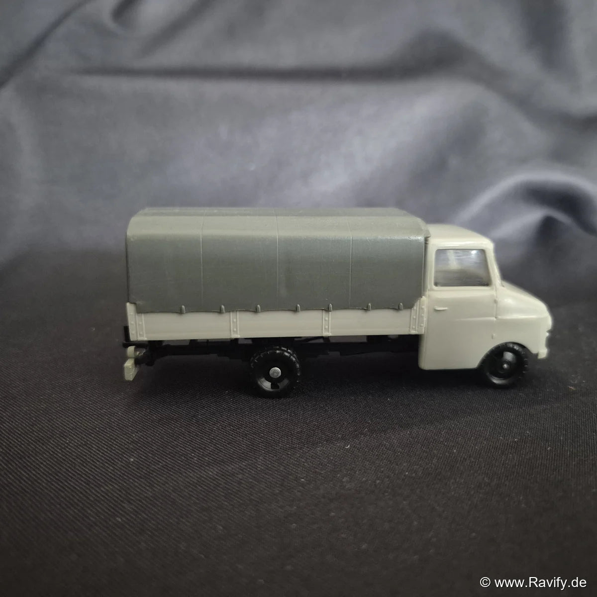 Siku V-Serie V168 Opel Blitz 1960 Seitenansicht rechts in Grau mit Pritsche und Planenaufbau