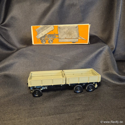 Siku V-Serie V178 3-Achs-Anhänger Allseitkipper in Beige mit schwarzem Fahrgestell und Originalschachtel (OVP)