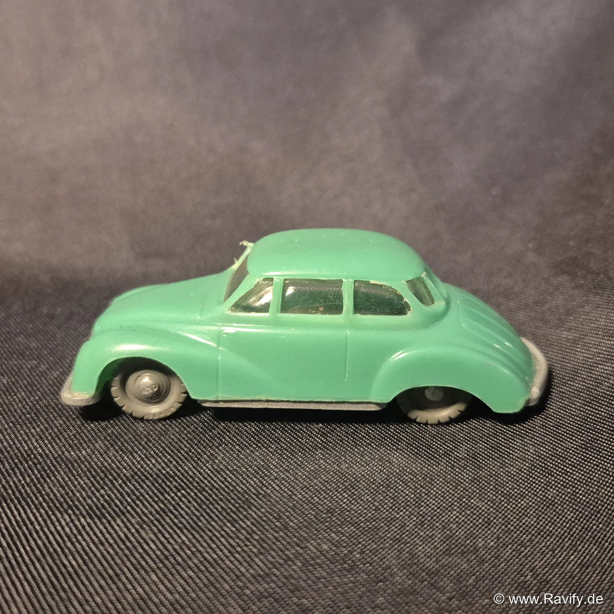 Siku V-Serie V26 DKW Sonderklasse Seitenansicht links der stromlinienförmigen Karosserie