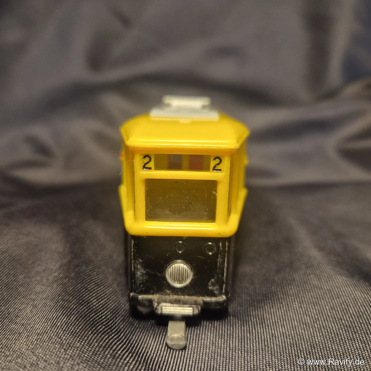 Siku V-Serie V40 Straßenbahn Frontansicht Linie 2