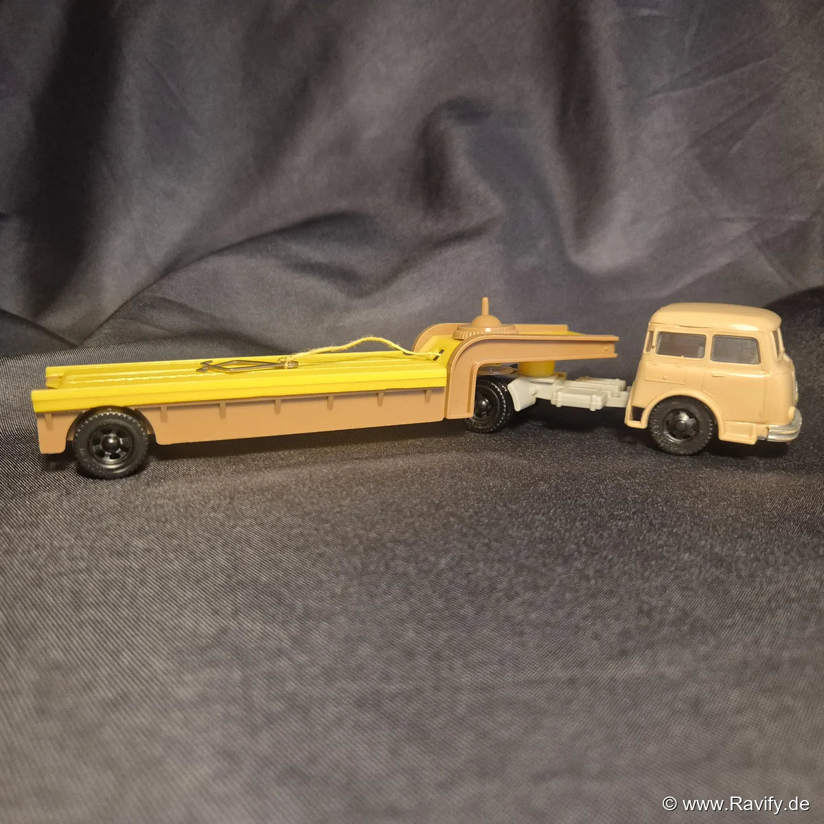 Siku V-Serie V43 Abschleppwagen mit Seilwinde Seitenansicht links