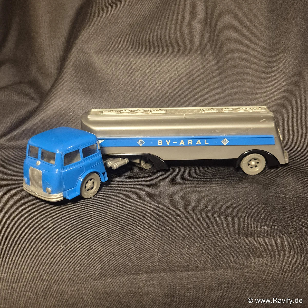Siku V-Serie V45 Hanomag HS Sattelschlepper mit BV-Aral Tankauflieger im Maßstab 1:60