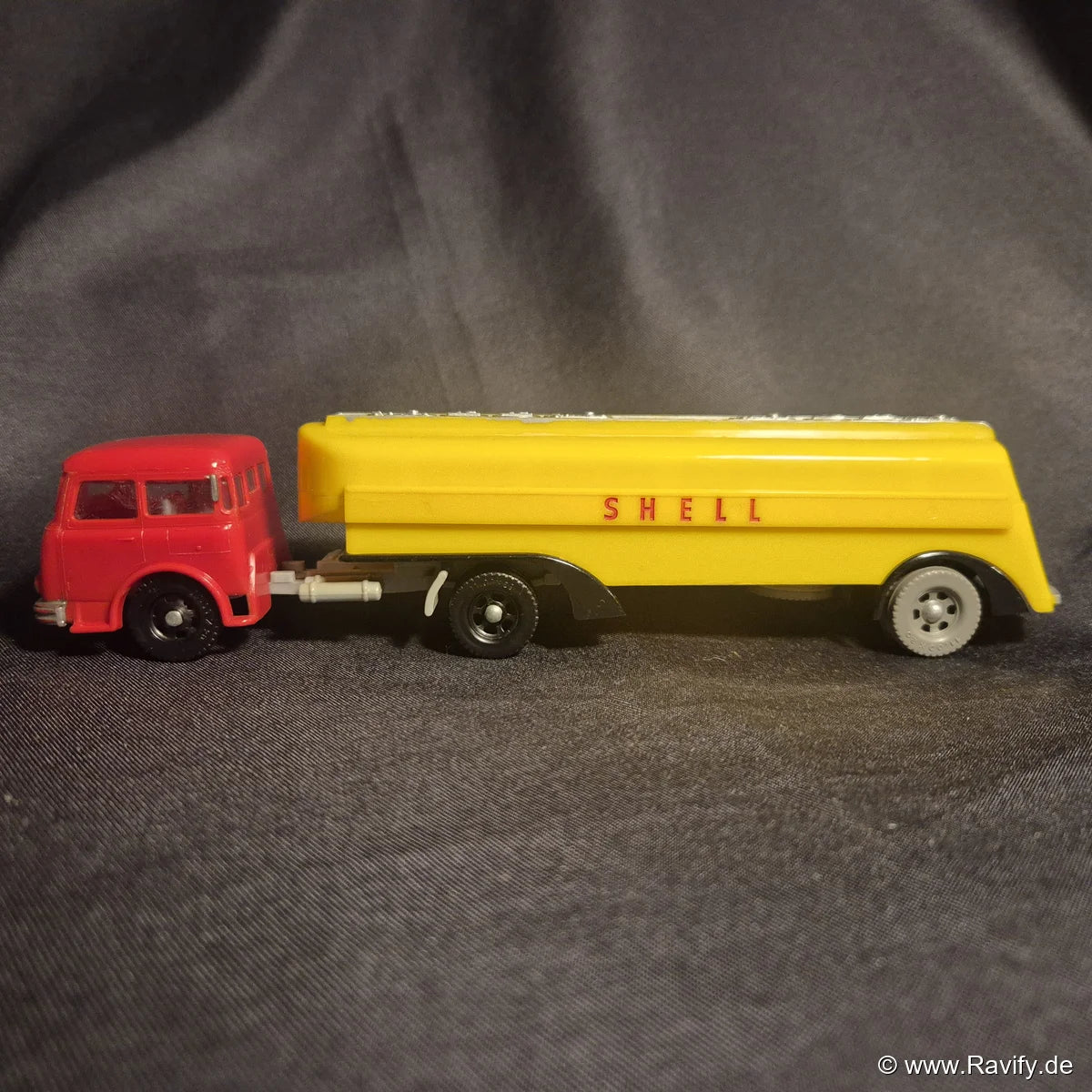 siku-v-serie-v46-hanomag-hs-sattelschlepper-seitenansicht-links