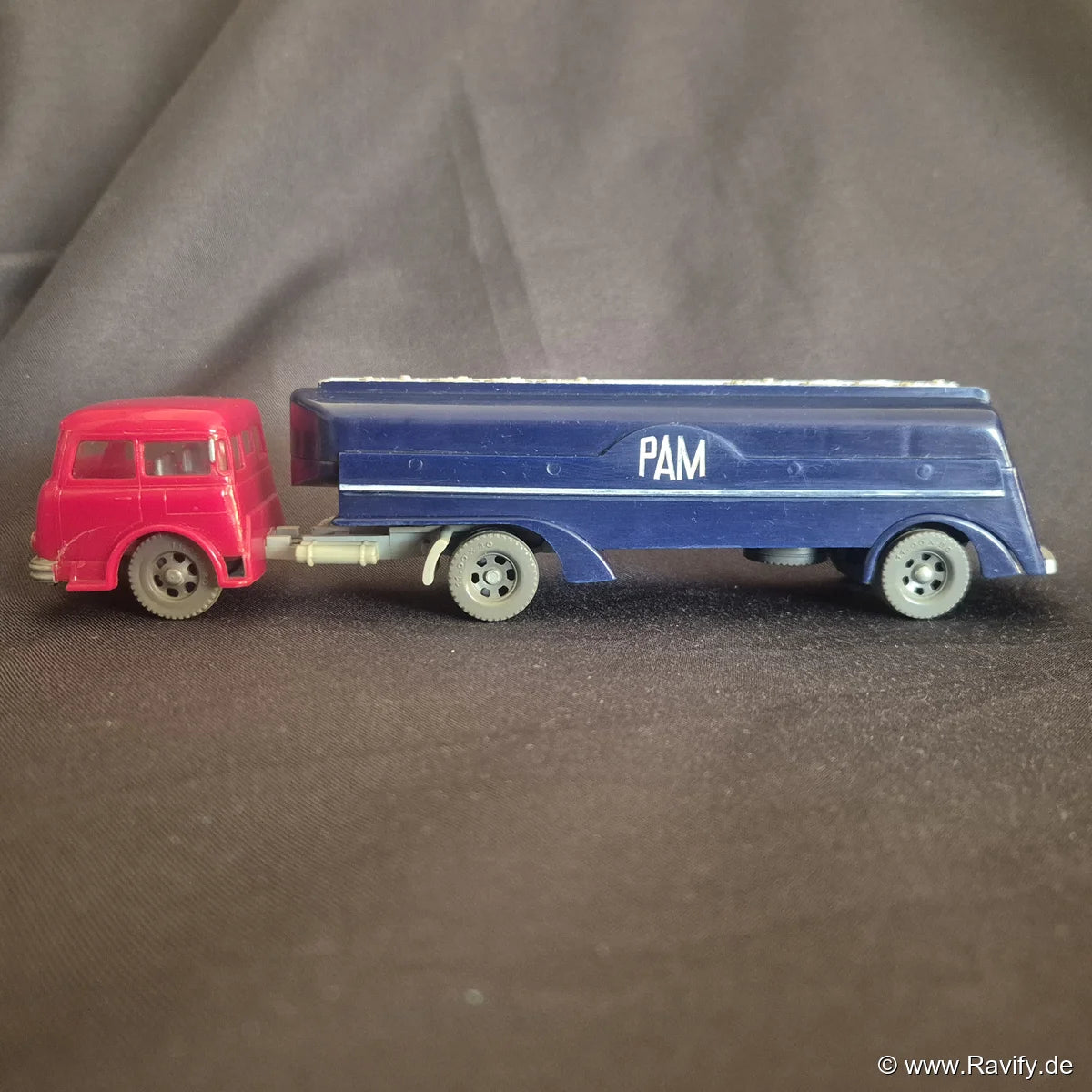 Siku V-Serie V58 PAM Sattelschlepper Seitenansicht links mit Aufdruck PAM