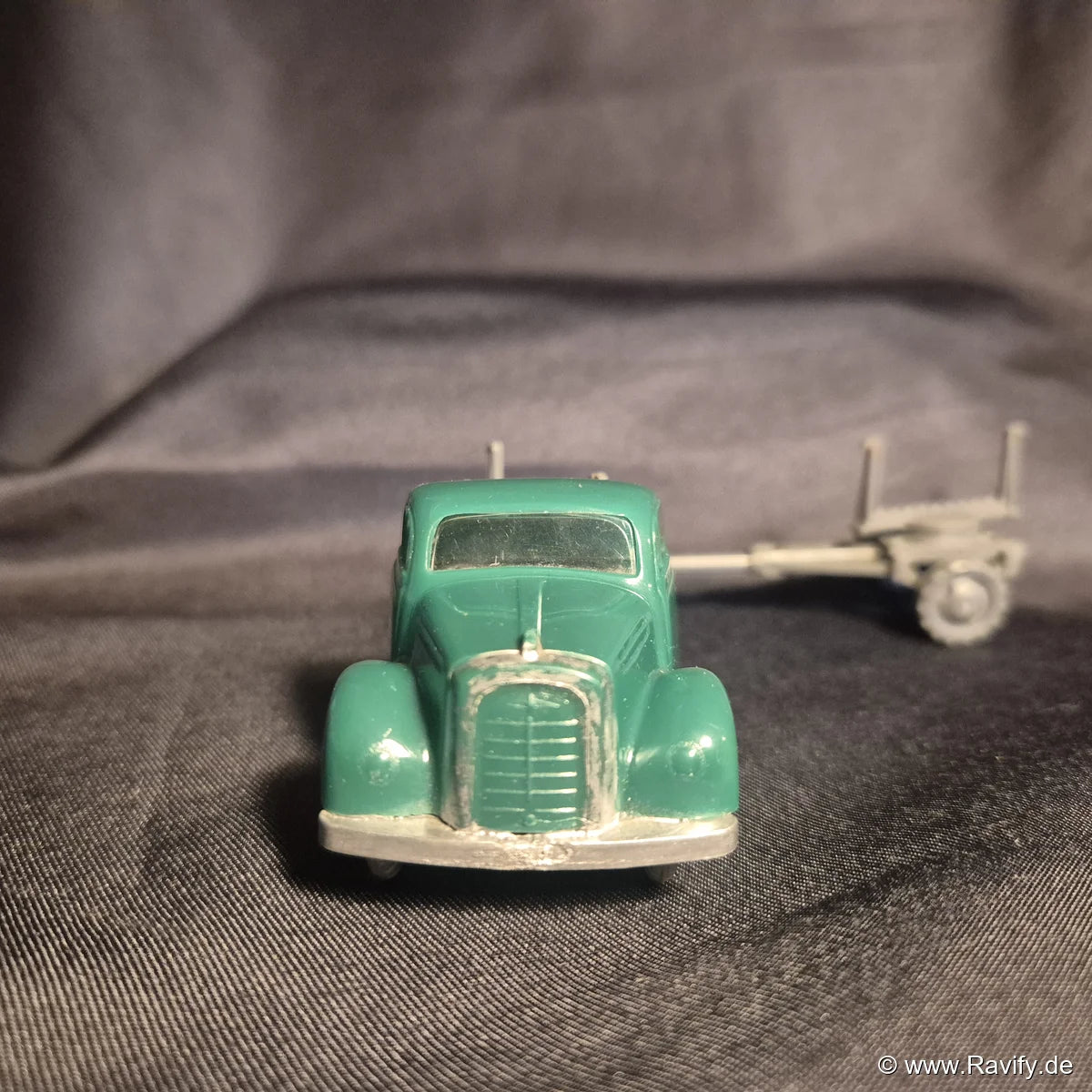 Siku V-Serie V61 Borgward Langholztransporter grün Frontansicht