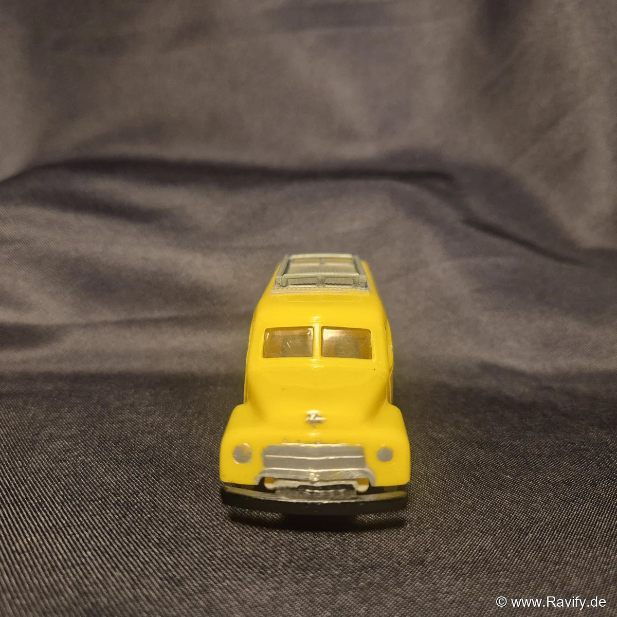 Siku V-Serie V70 Opel Blitz Postwagen Frontansicht mit Kühlergrill