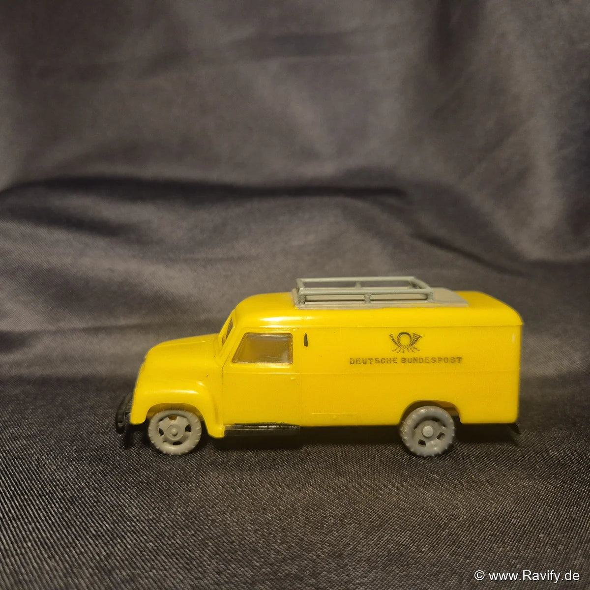 Siku V-Serie V70 Opel Blitz Postwagen Seitenansicht links mit Deutsche Bundespost Schriftzug