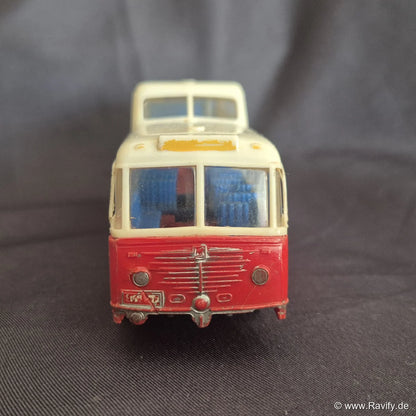 Siku V-Serie V72 Aero Bus Frontansicht mit prägnantem Kühlergrill und Scheinwerfern