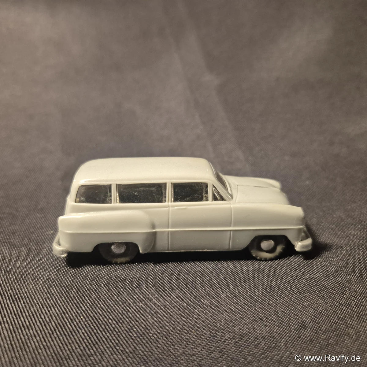 Siku V-Serie V9 Opel Caravan Seitenansicht links der klassischen Kombi-Karosserie