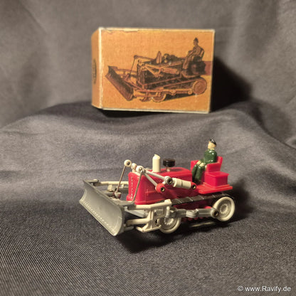 Siku V-Serie V99 Planierraupe Hanomag K 60 E in Rot mit beweglichem Räumschild, Fahrerfigur und Originalschachtel