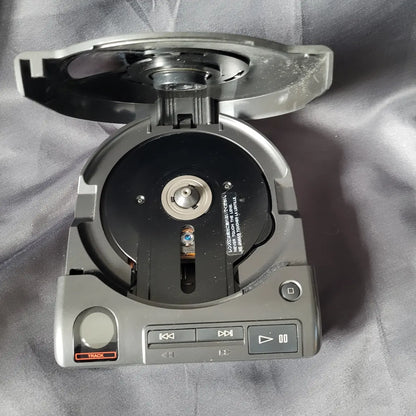 Vintage Sony Discman D-600A Set mit Originalverpackung, Montageplatte, Kassetten-Adapter und Anleitungen.