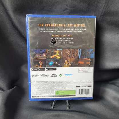 Originalverpacktes PS5-Spiel Tomb Raider IV-V-VI Remastered mit USK 12 Freigabe. Rückseite.